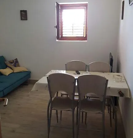Apartment Lara Srima